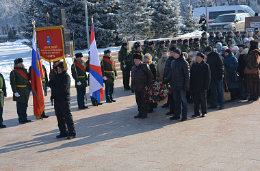 Торжественное возложение цветов