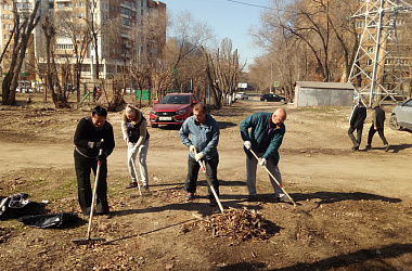 Депутаты приняли участие в общегородском субботнике